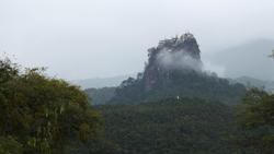 Regenfahrt zum Geisterberg und weiter bis Mandalay