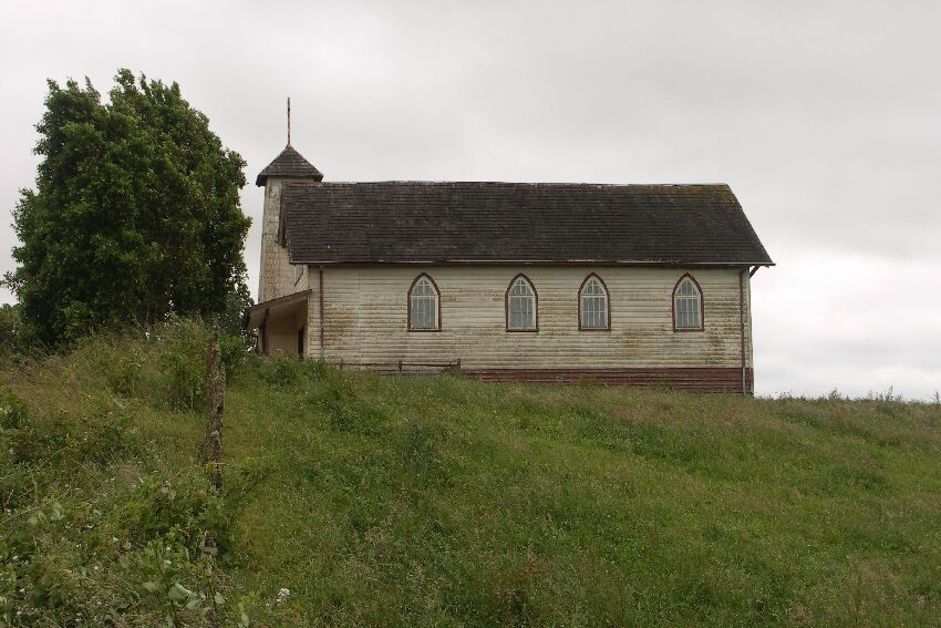 typische Holzkirche