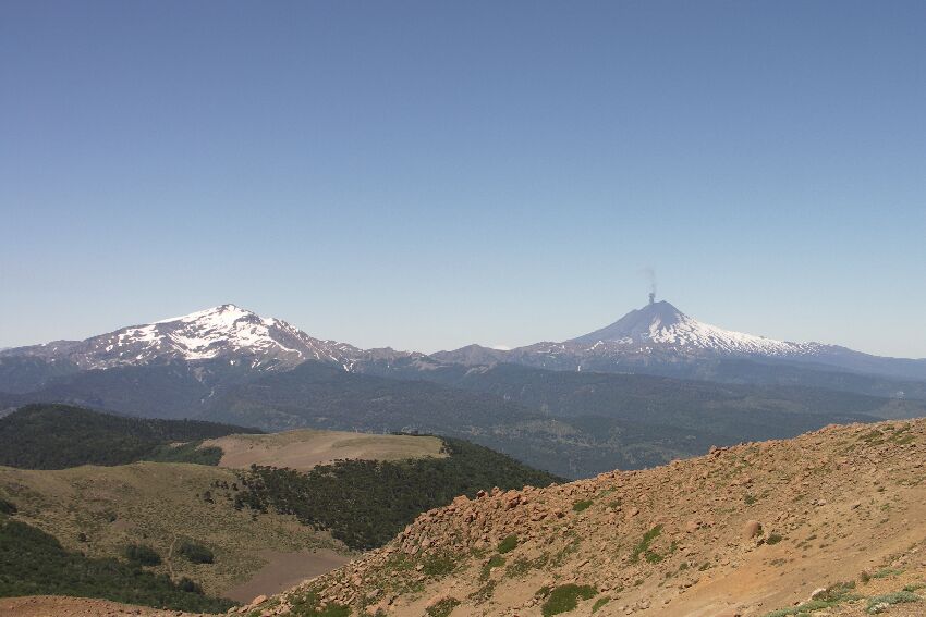 Aussicht, Sierra Nevada und Llaima Vulkan