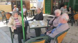 erster Kaffee im Café Mallorca Cala Sant Vicenç