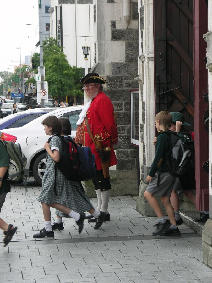 So werden in Christchurch die Kirchen bewacht :-)