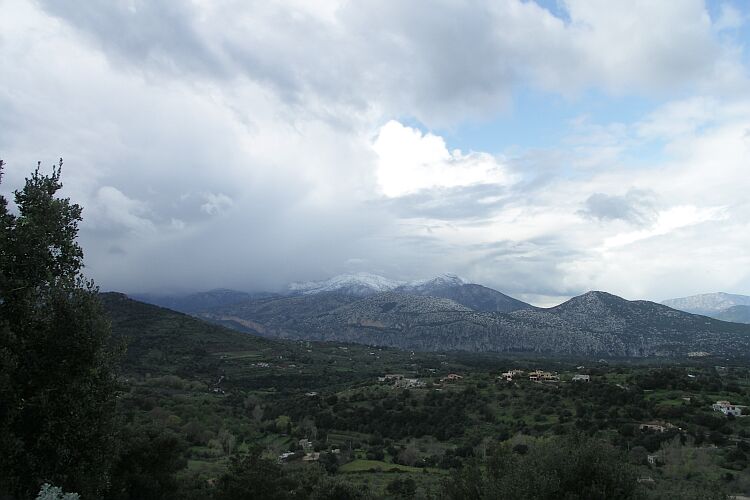 Dorgali, verschneite Berge