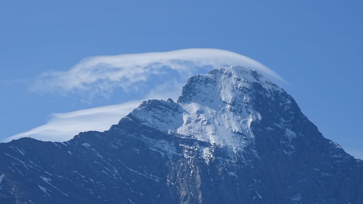 Eiger mit flotter Wolke