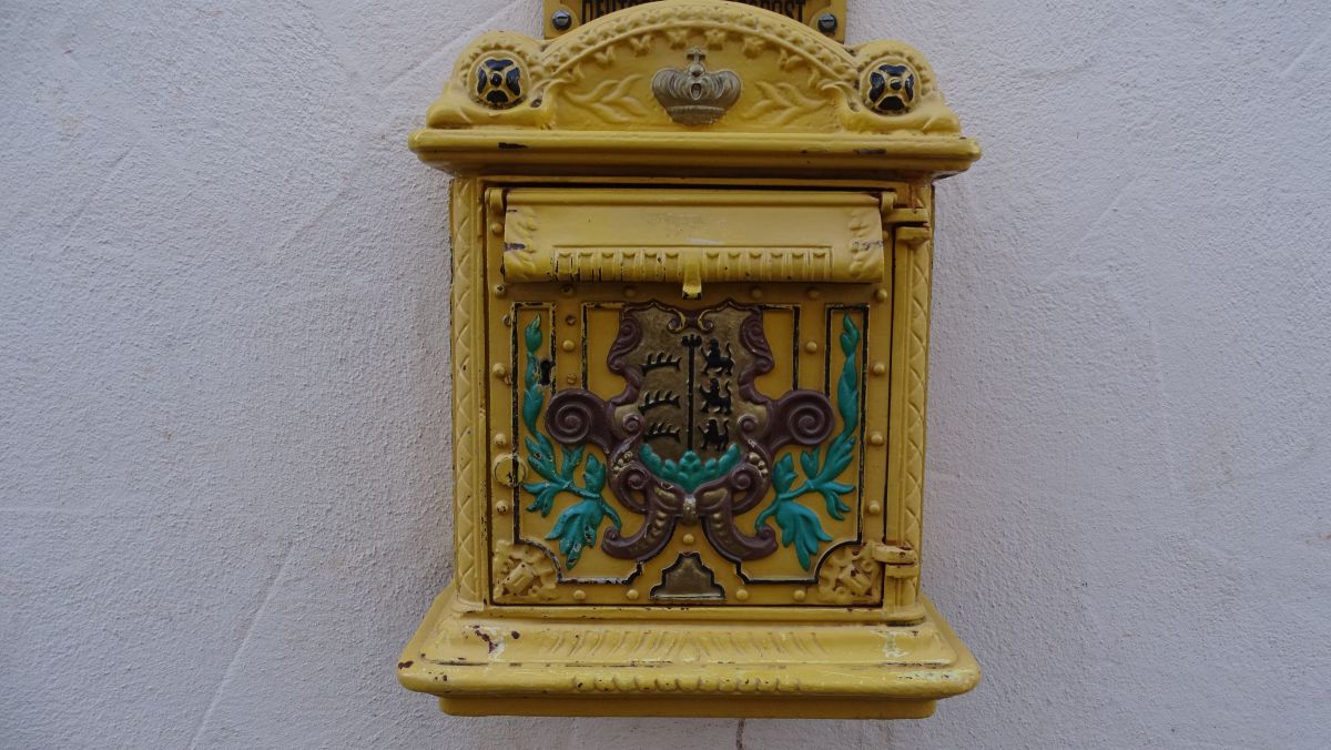 historischer Briefkasten