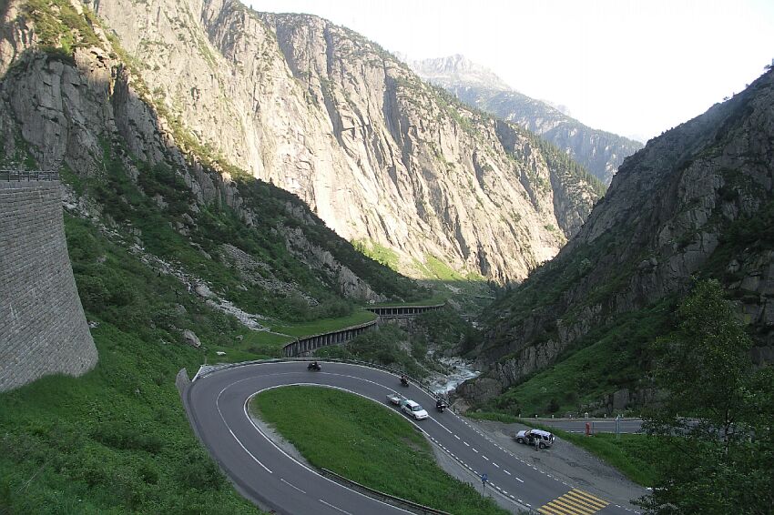 Straße in die "Teufelsschlucht", Serpentinen, Tunnel, Gallerien...