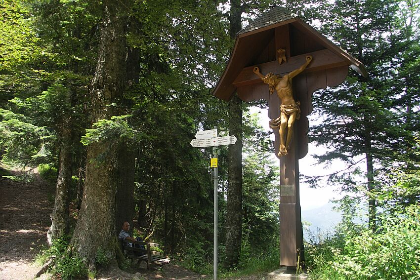 Wegkreuz beim Aufstieg zum Hochkopf