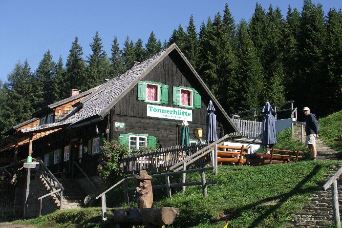 Tonnerhütte am Beginn des Wanderweges